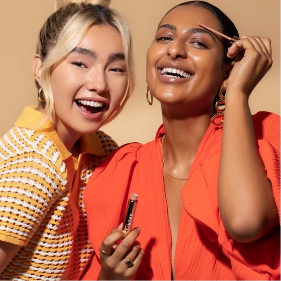 Live Tinted Huebrow Clear Setting Eyebrow Gel shape, take, laminate brows - Picture 4 of 5